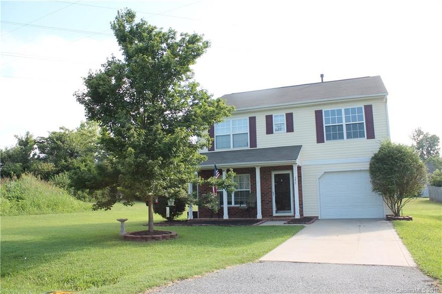 Awesome location! Over half an acre lot with wooded views! Privacy!! Clover school district. Large master bedroom with garden tub in master bath, separate shower and double vanity.