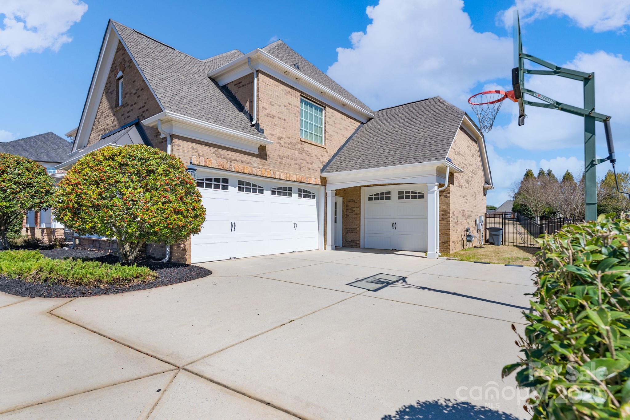 10005 Chimney Drive