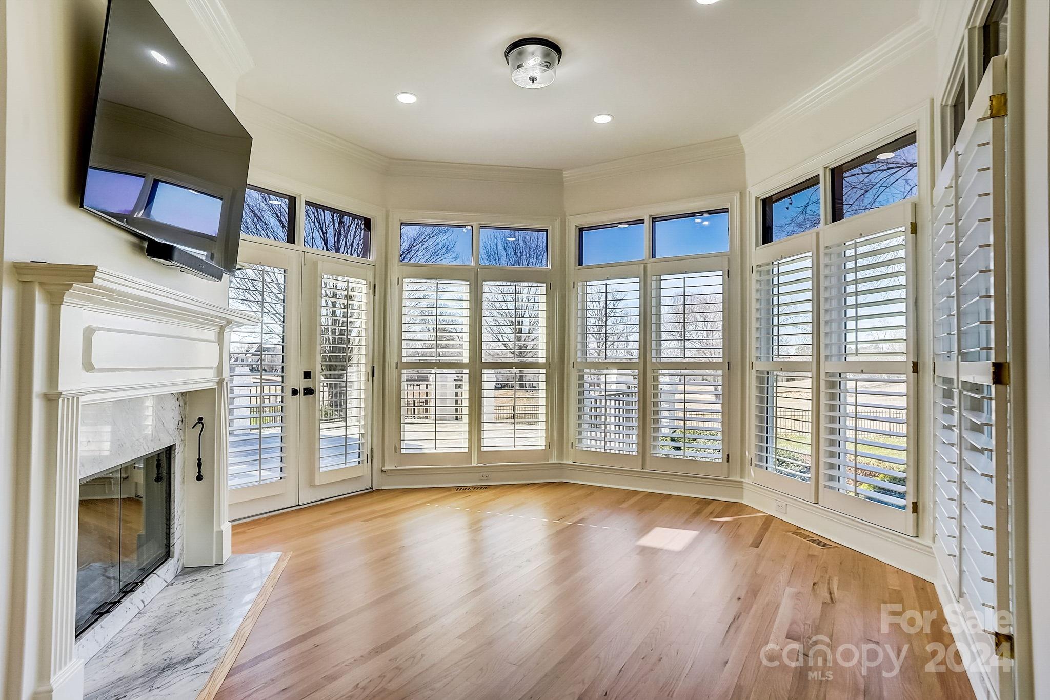 The Peninsula - Residential