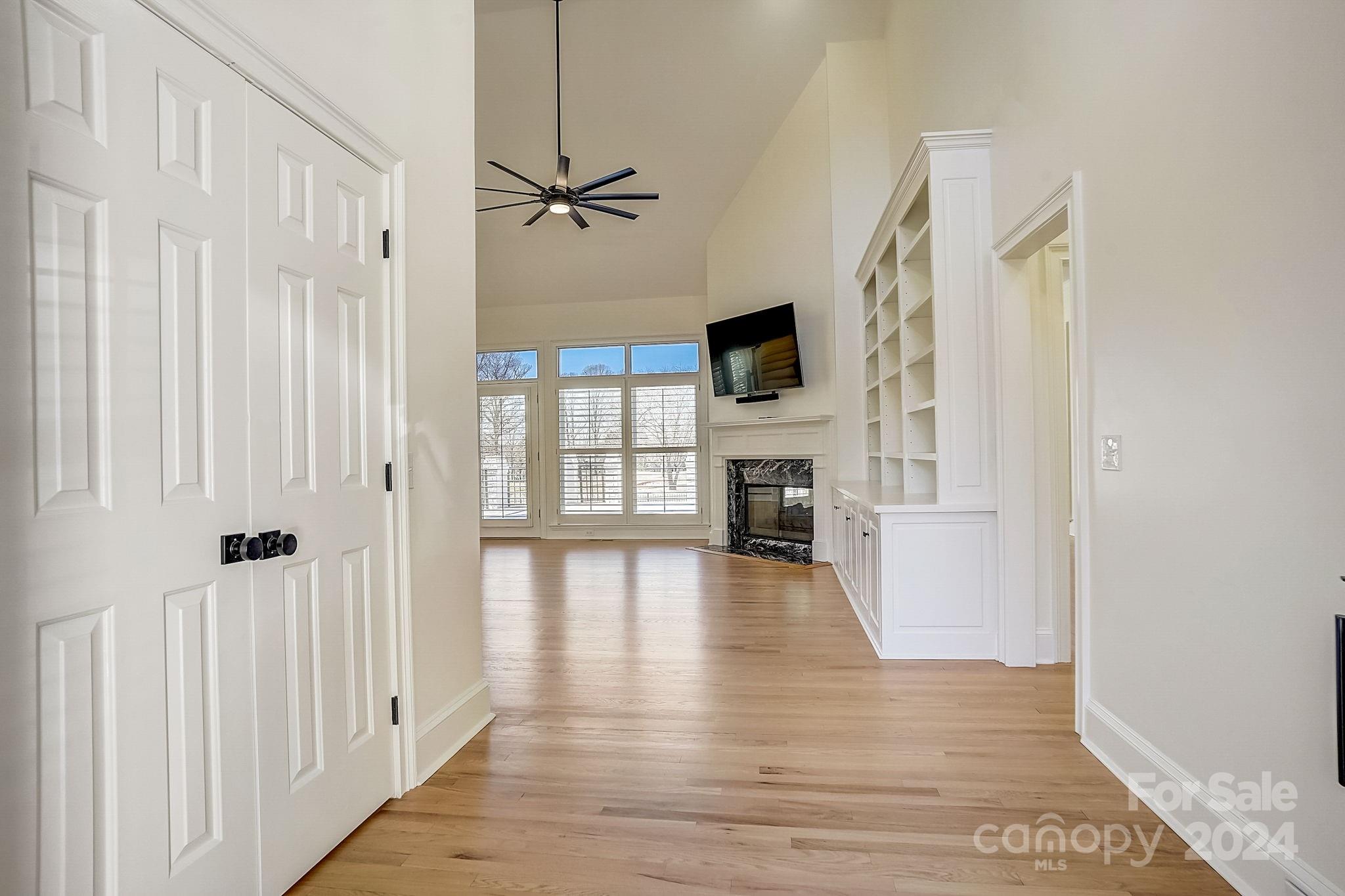 The Peninsula - Residential