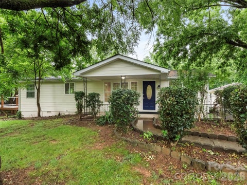 Photo of 1016 Underwood Road, Matthews, NC 28104 (MLS # 4379507)