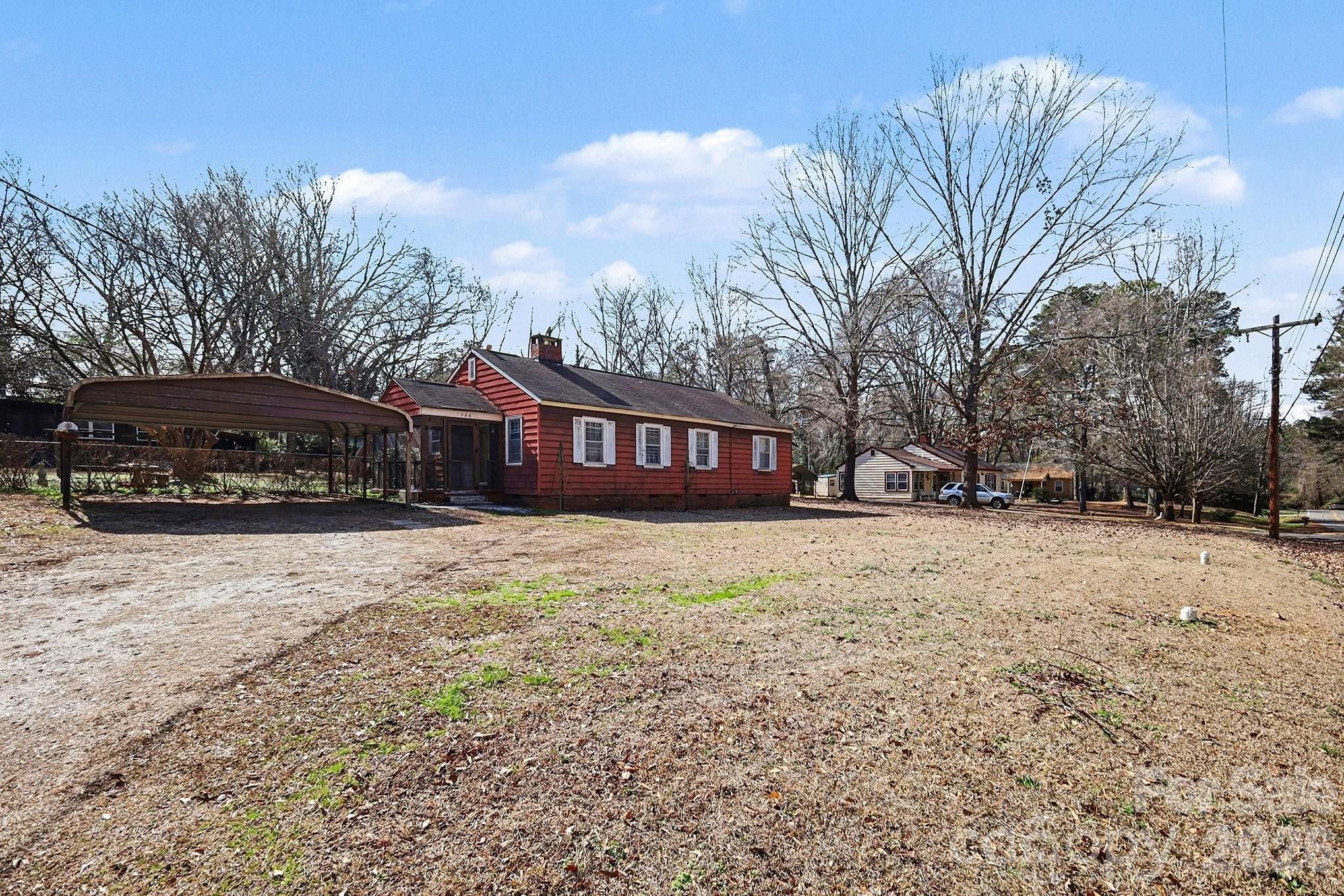 1048 Old Thompson Avenue