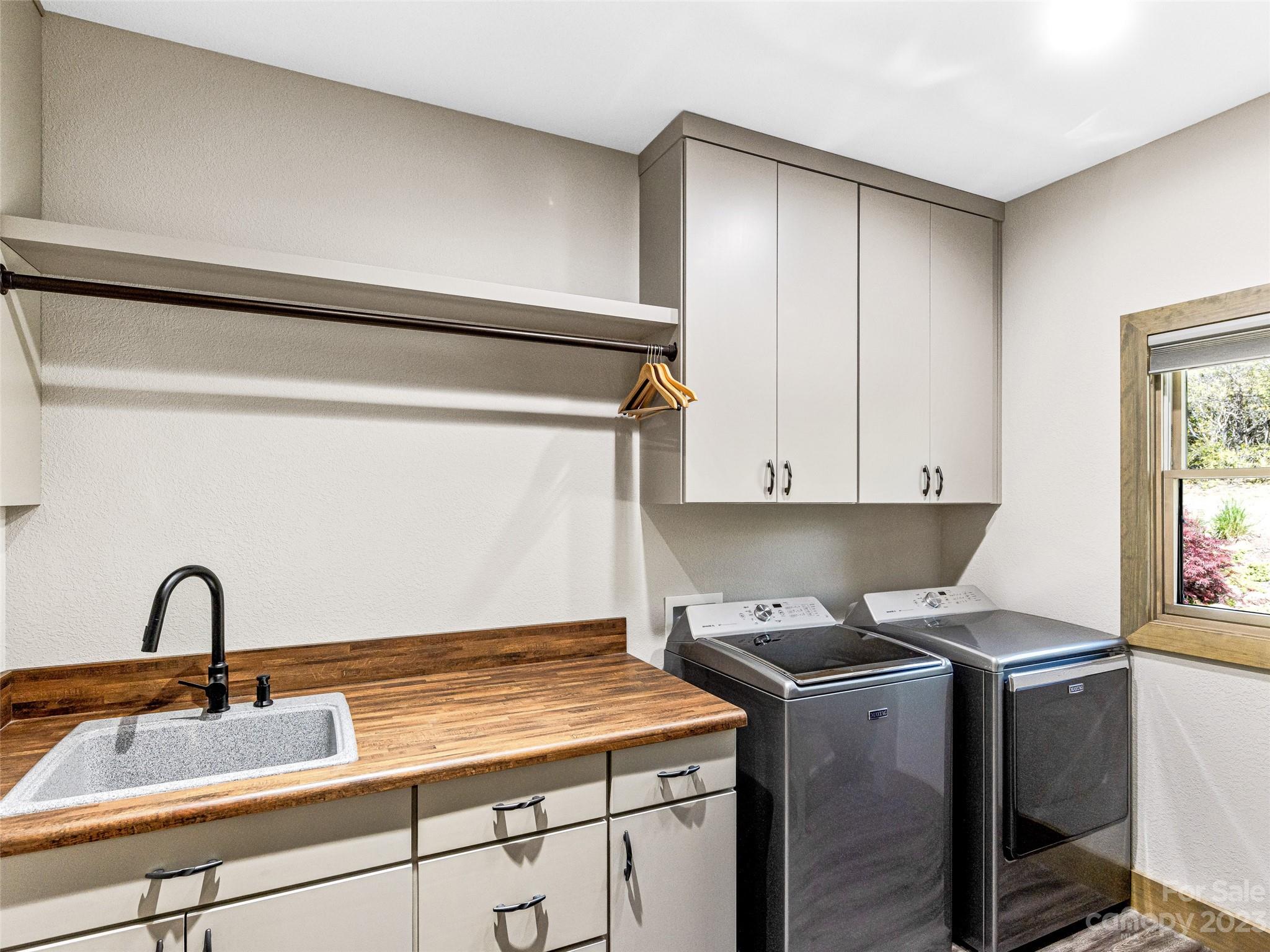 Sutton Knob - Residential