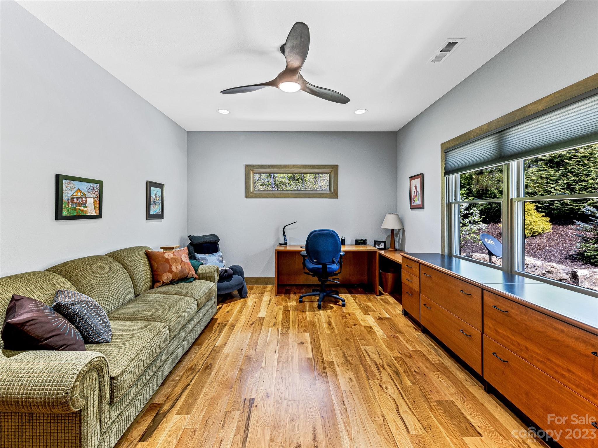 Sutton Knob - Residential