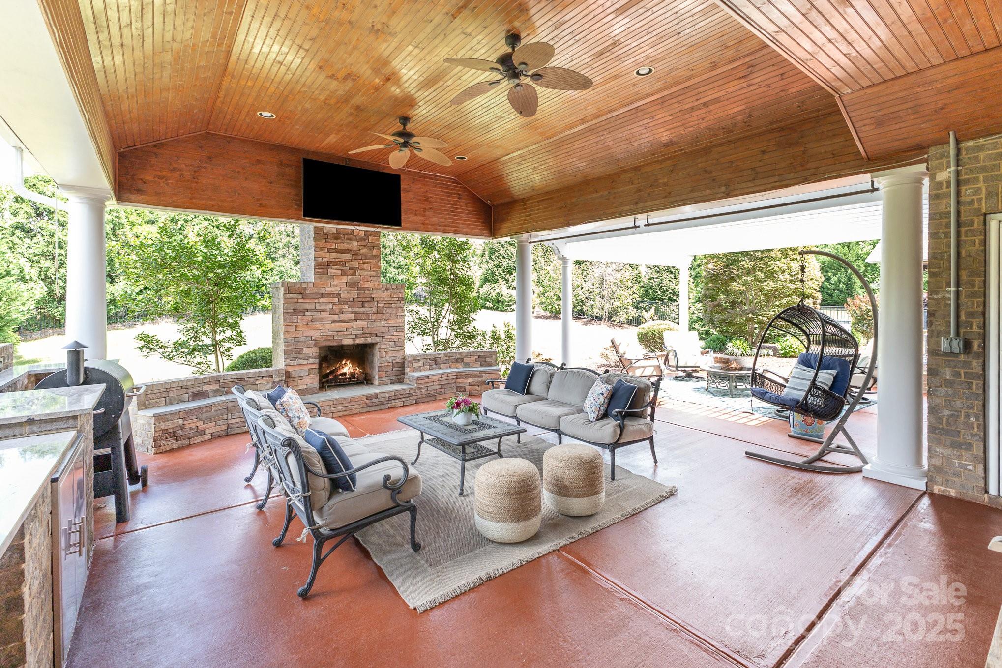 The Chimneys Of Marvin - Residential