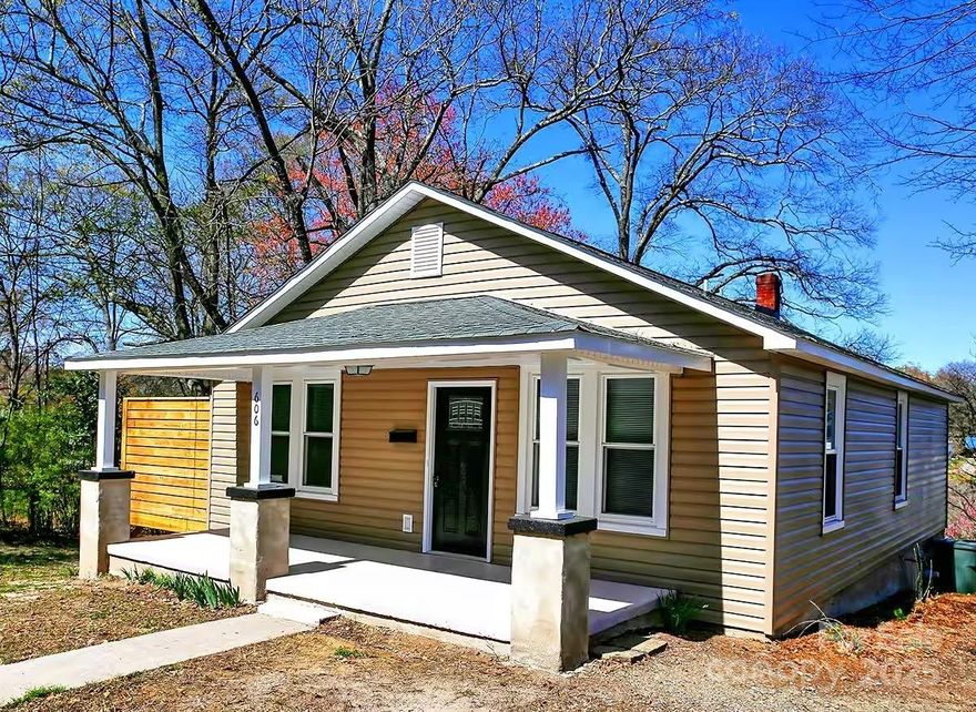 Charming 3-bedroom, 2-bath home featuring tasteful updates and a fresh, inviting ambiance. The roof was replaced in 2020, contributing to the home’s long-term value and peace of mind. Ideal for first-time buyers or those seeking a well-maintained, move-in ready property. Please note: 606 Childs and 602 Childs are currently on the market and have been subdivided into two parcels. This property is currently operating as a successful Airbnb and maintains strong occupancy—financials available upon request for interested buyers.
Showing will have to be worked around bookings