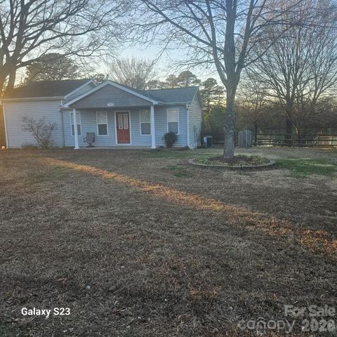 Photo of 2119 Lakeview Lane, Charlotte, NC 28214 (MLS # 4356460)