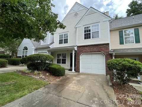Photo of 8433 Southgate Commons Drive, Charlotte, NC 28277 (MLS # 4384827)