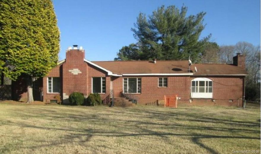 Brick one level home with 3 bedrooms, 2 baths and 2 fireplaces.Time Limit Bid Property. 4.5% Buyer Premium chgd buyer at closing. No contingencies accepted on TLB Properties. REO. Property sold As-Is w/o repair, warranty or Seller Disclosure.  The Listing Broker & Seller assume no responsibility & make no guarantees as to the accuracy of info herein. Seller will accept cash. conventional offers only.