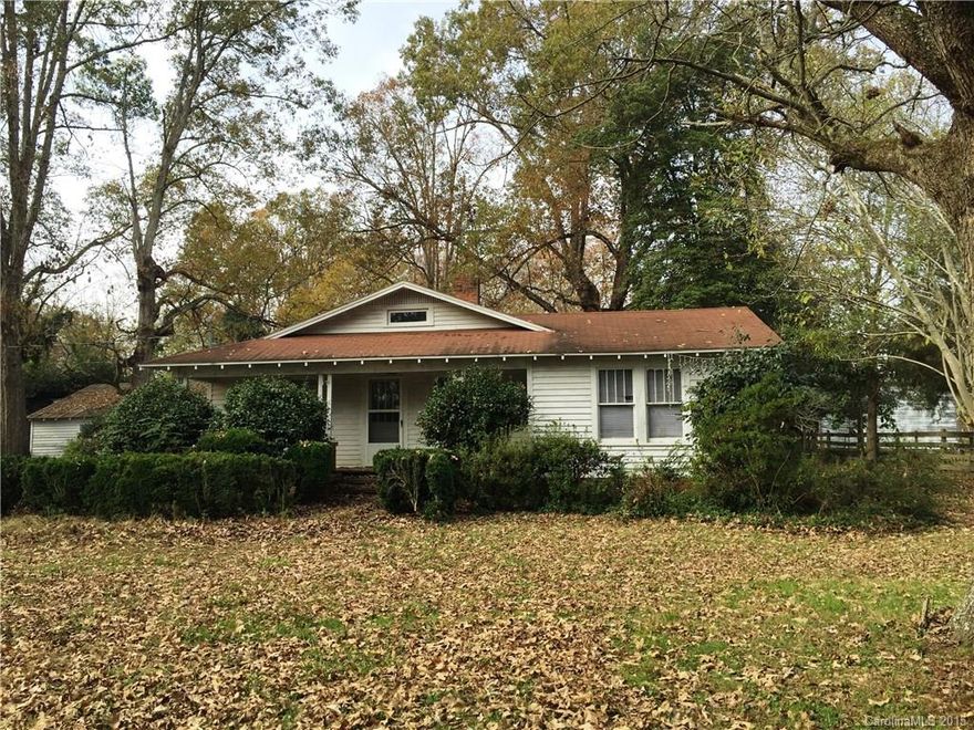Beautiful West Stanly farmhouse. 2 bedrooms, 1 bath home. One additional room (den) could be used as office or bedroom. Large kitchen & great yard in the country. Super quiet setting.