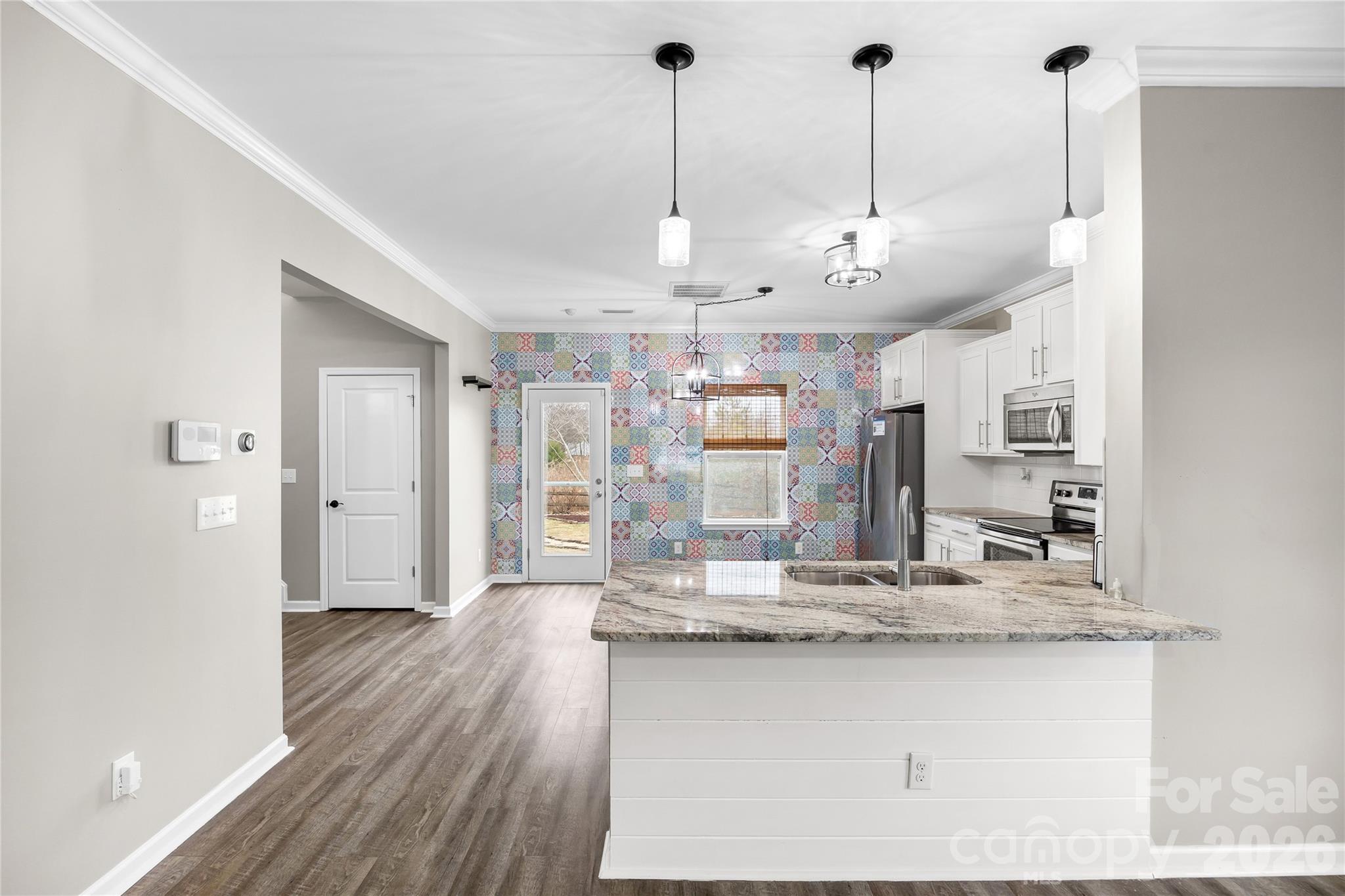 Ellis Pond - Residential