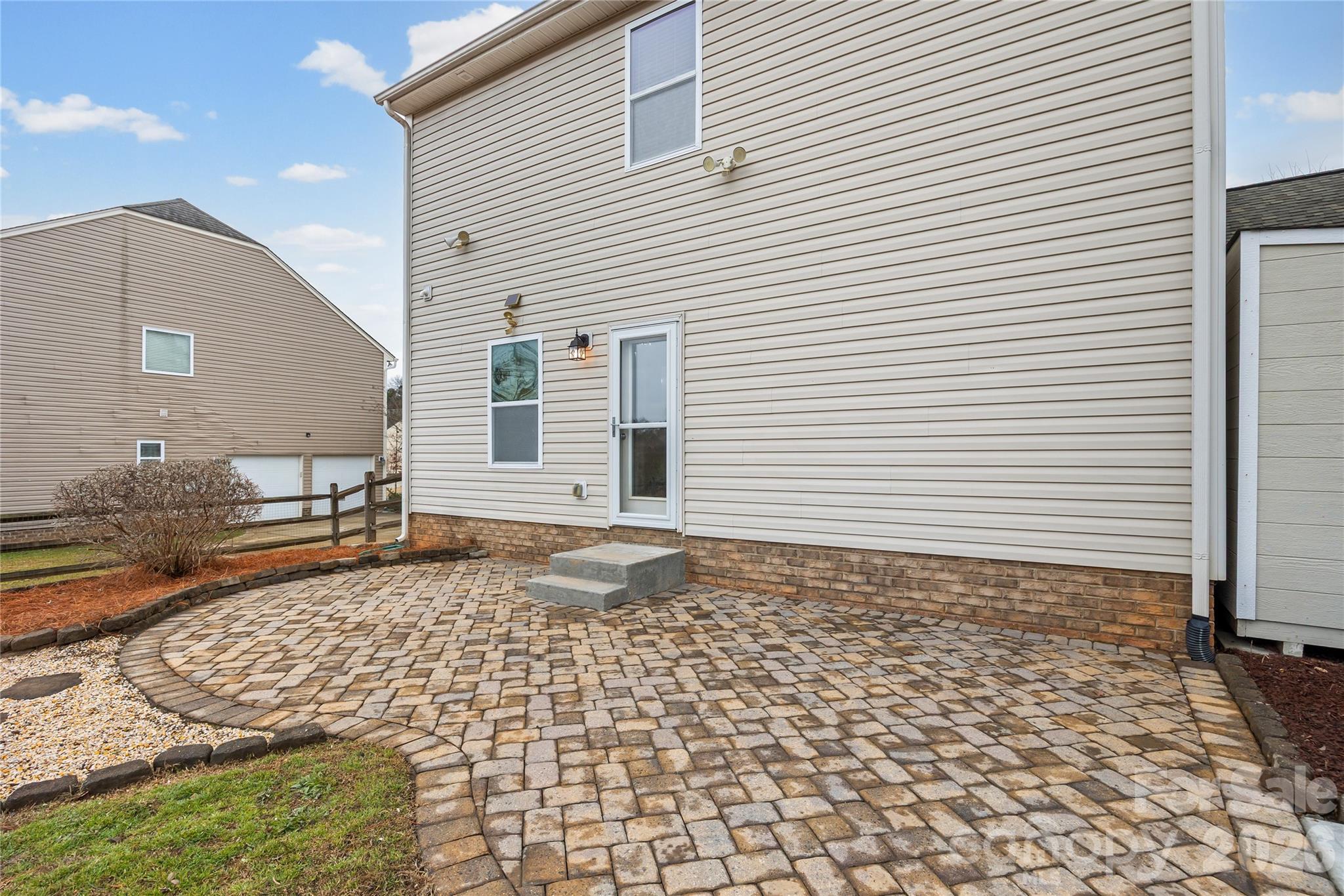 Ellis Pond - Residential