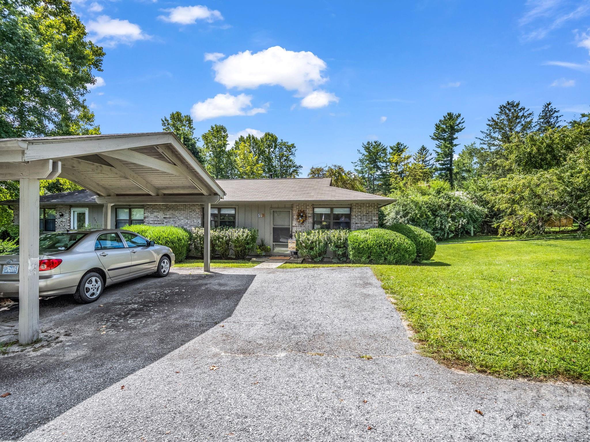 703 Farmington Circle