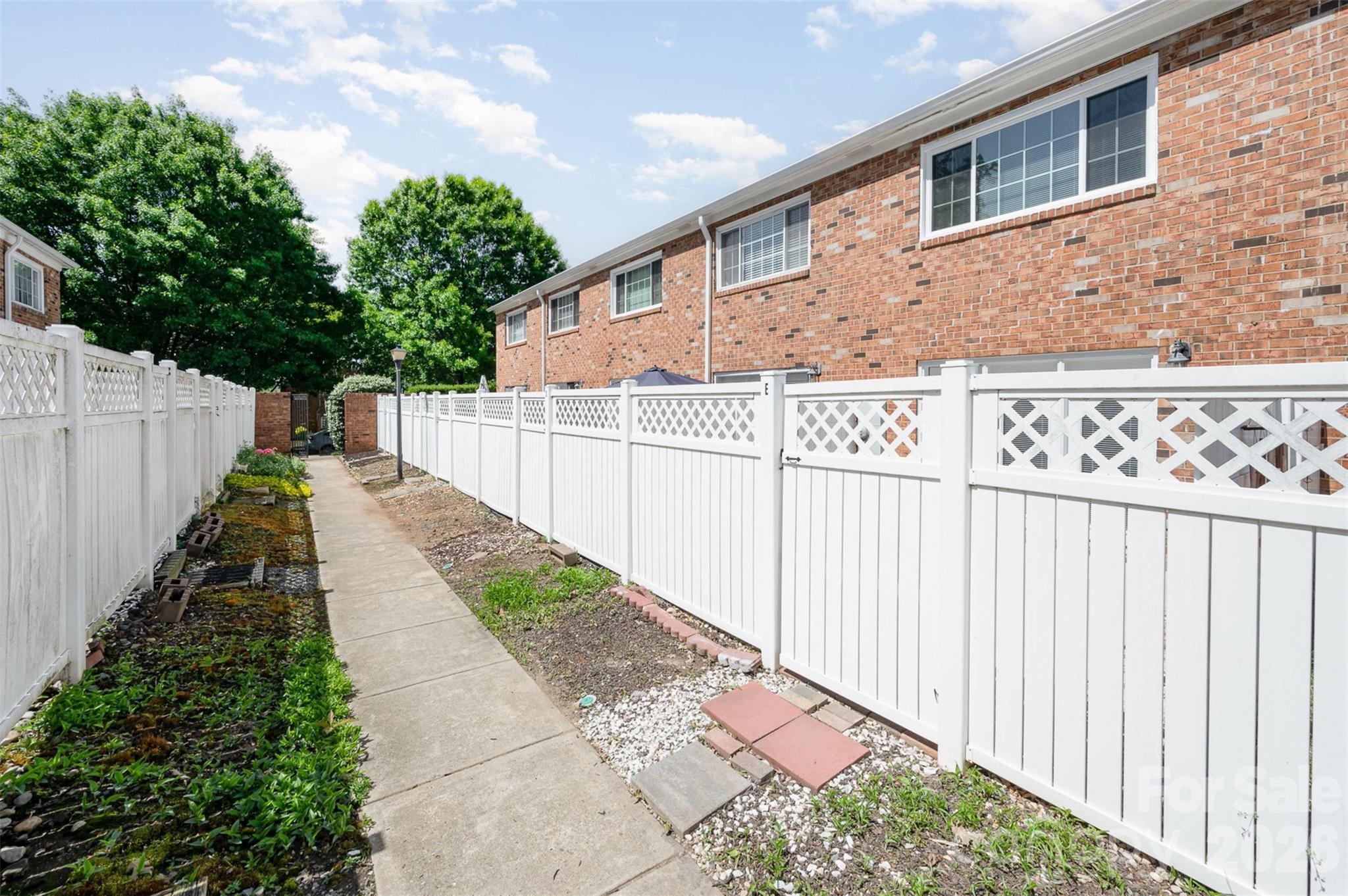 Williamsburg on Commonwealth - Residential