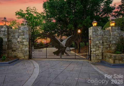 Photo of 9715 Nine Eagles Lane, Charlotte, NC 28278 (MLS # 4388392)
