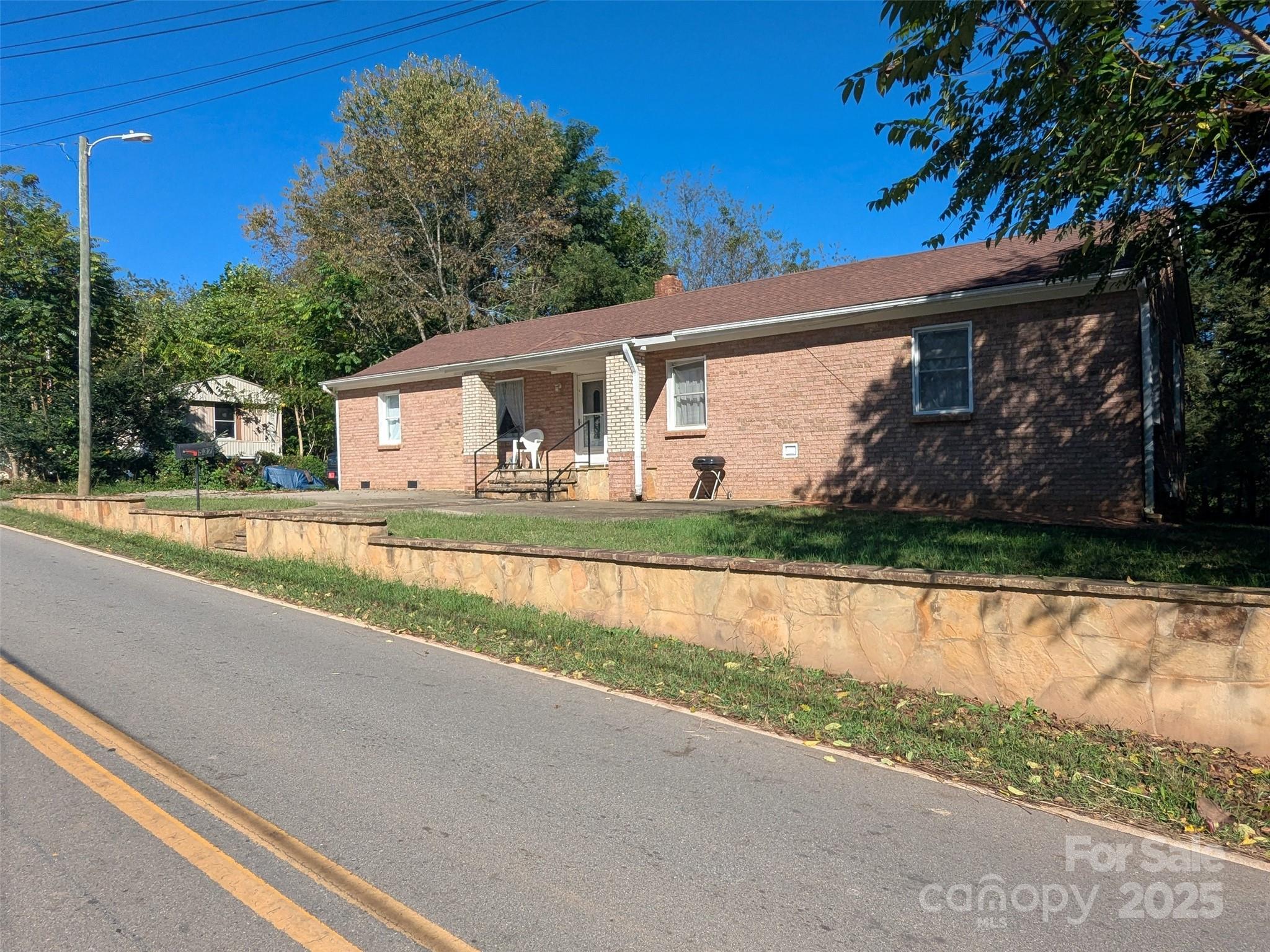 537 Deaverview Road