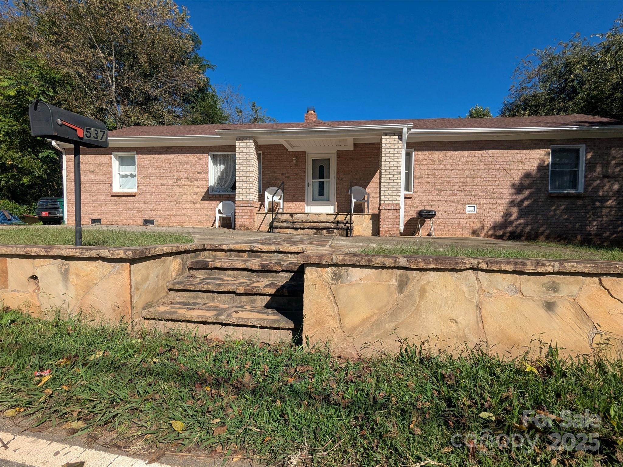 537 Deaverview Road