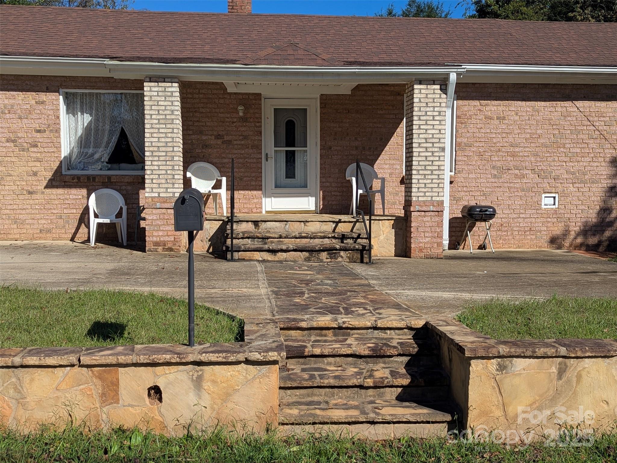 537 Deaverview Road