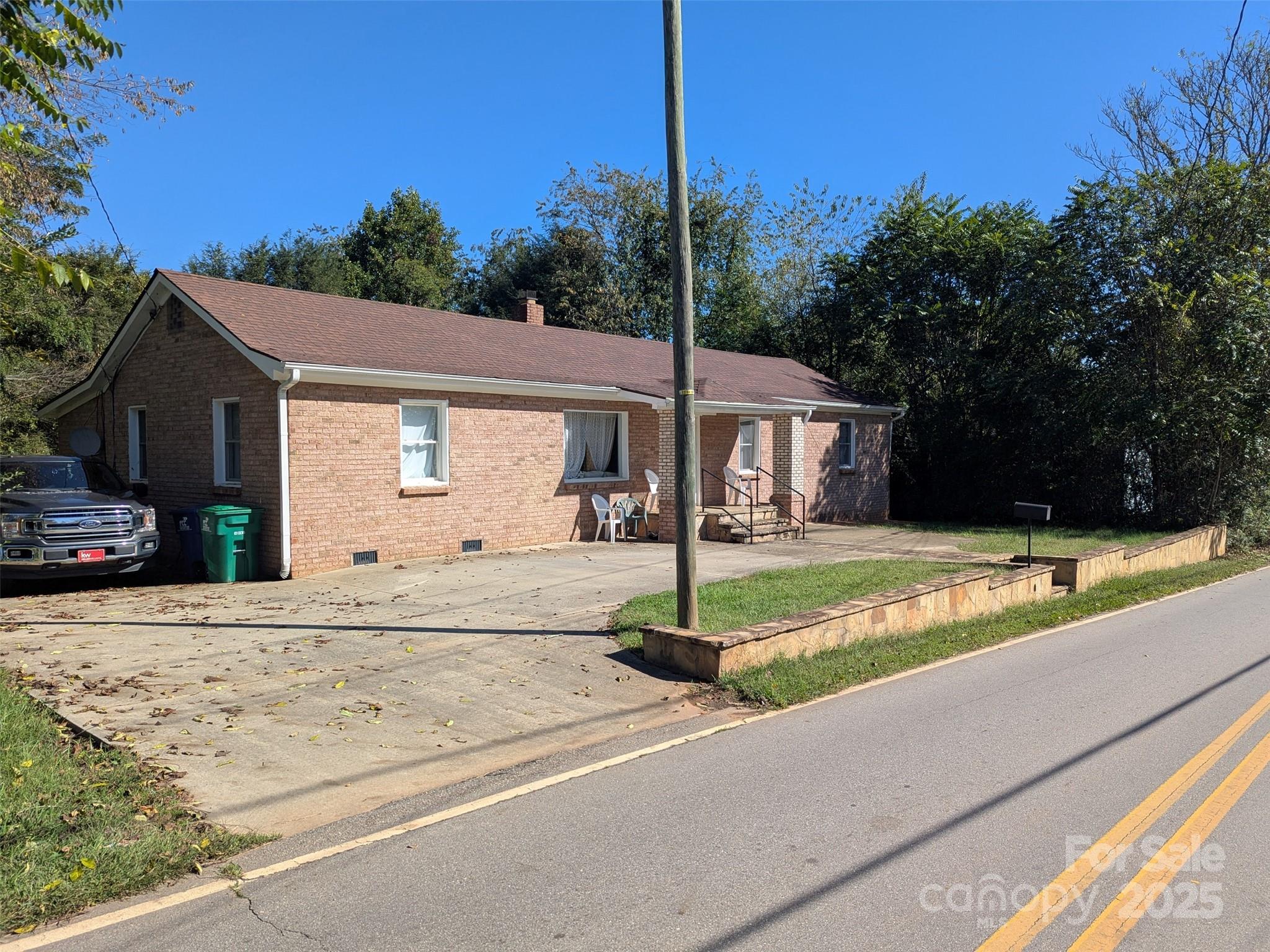 537 Deaverview Road
