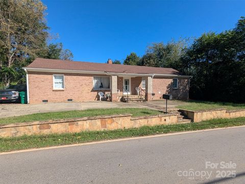 537 Deaverview Road Asheville NC 28806