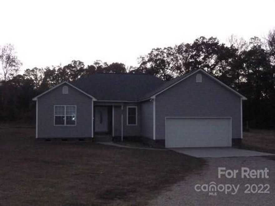 Cute Country Home Located in York County in York, SC, 3 Bedrooms, 2 Bathrooms, Large Family Room, Dining Room, Eat-In Kitchen with Range & Dishwasher. Laundry Room. 2 Car Garage. All Electric. Rental Rate will increase to $1795 a/o 5/1/23.
No Smoking/No Vaping. No Pets. By Appointment Only (Available by February 14, 2023).