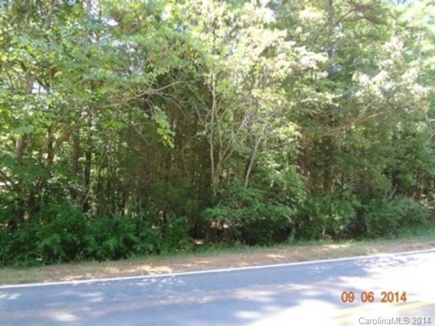 Located on a street with very nice homes on large wooded lots. Close to Lake Wylie access points, waterfront restaurants and marinas. Highly rated Clover Schools. Lot is wooded and mostly level.