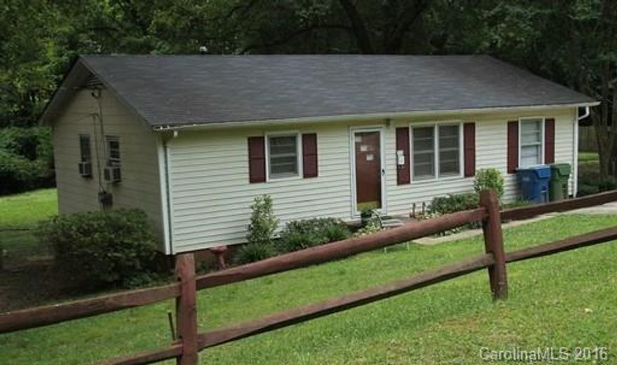 Great 2 bed 1 bath house on dead end street. Hardwood floors, bonus room with door to the deck, fenced backyard, and storage building wired for electricity. Convenient location. This is a must see!

*Pets are conditional (one small dog 10 lbs or less)