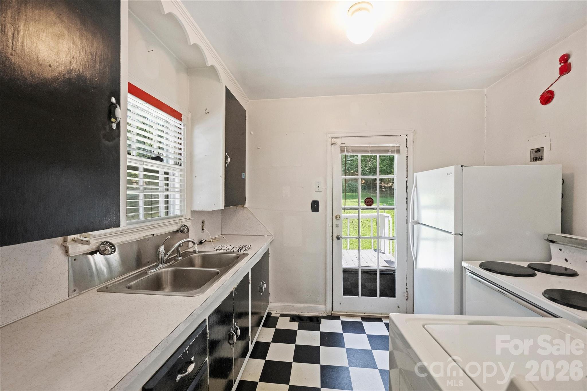 1211 Woodland Drive