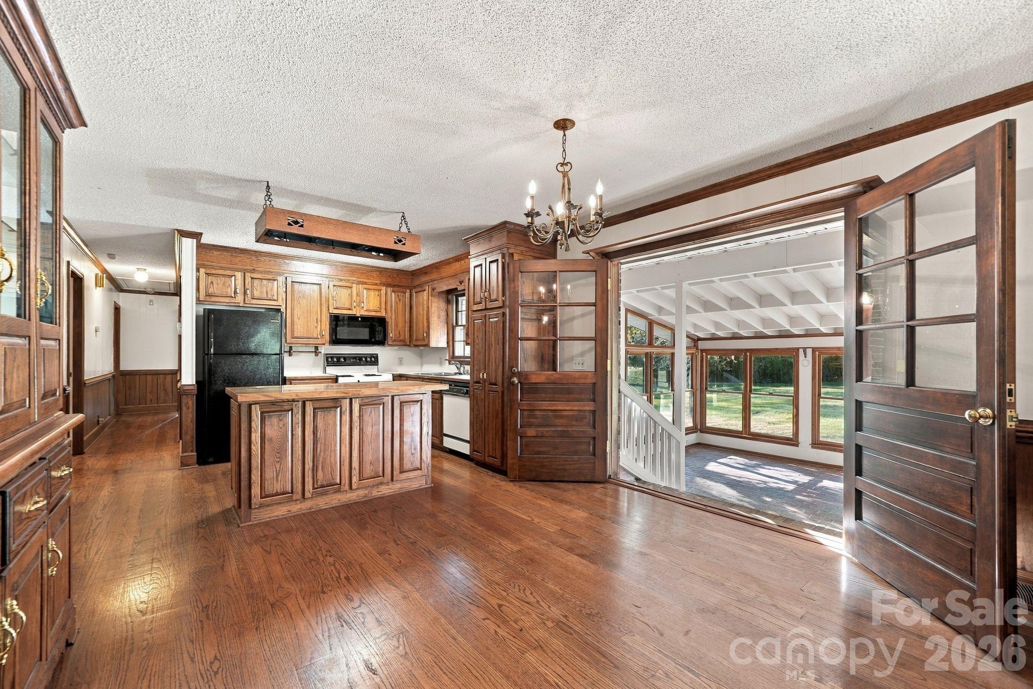 1558 Cornwell Road
