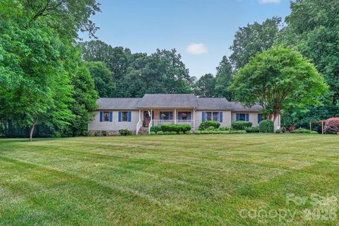 Photo of 711 Candlewick Drive, Salisbury, NC 28147 (MLS # 4385593)