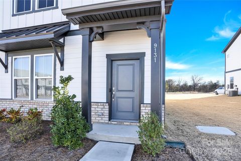 9131 NW Harwen Lane NE 32 Charlotte NC 28215