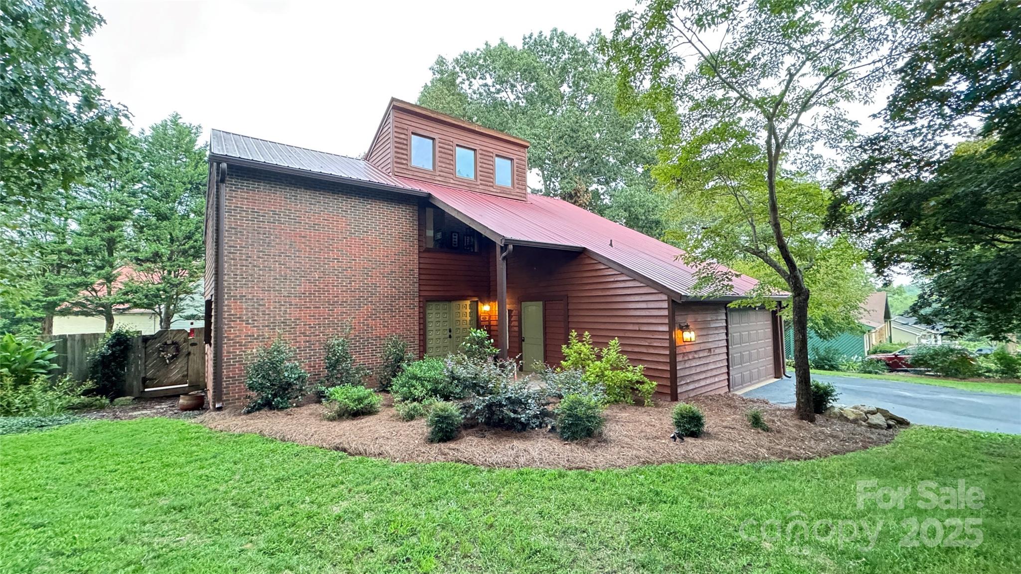 114 Rustic Hills Circle
