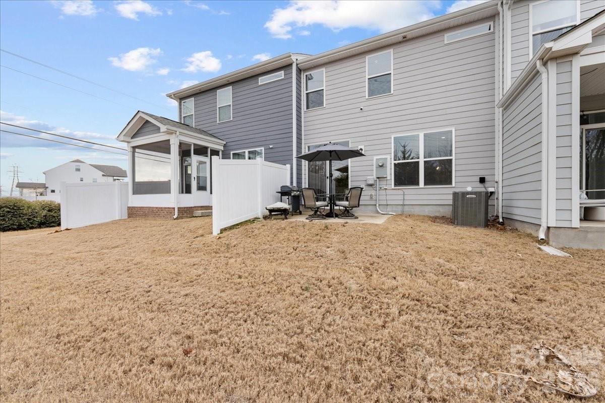 The Townhomes at McKee Glen - Residential