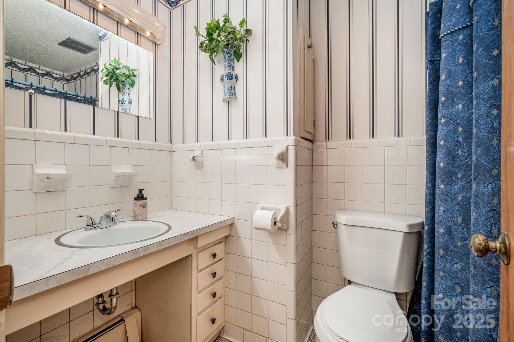 1580 W Cloaninger Avenue