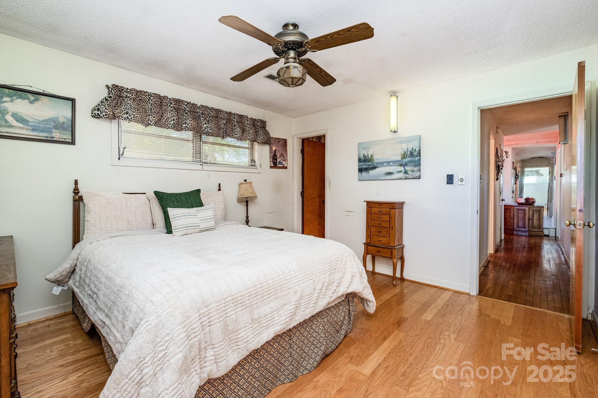 1580 W Cloaninger Avenue