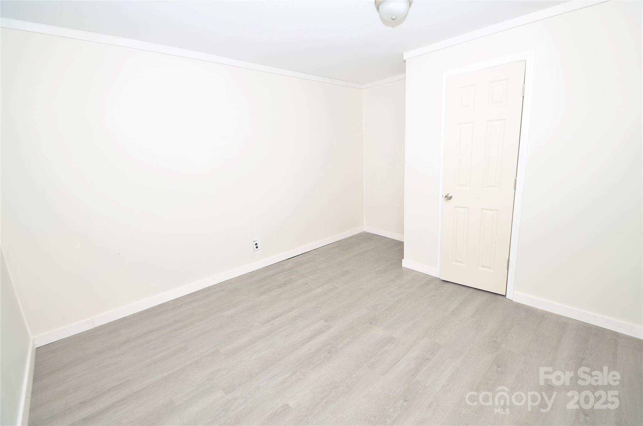 606 Center Street NW