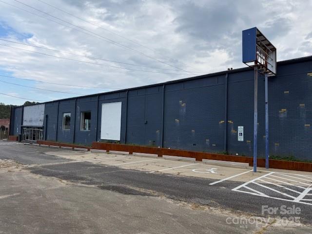 618 E Meeting Street