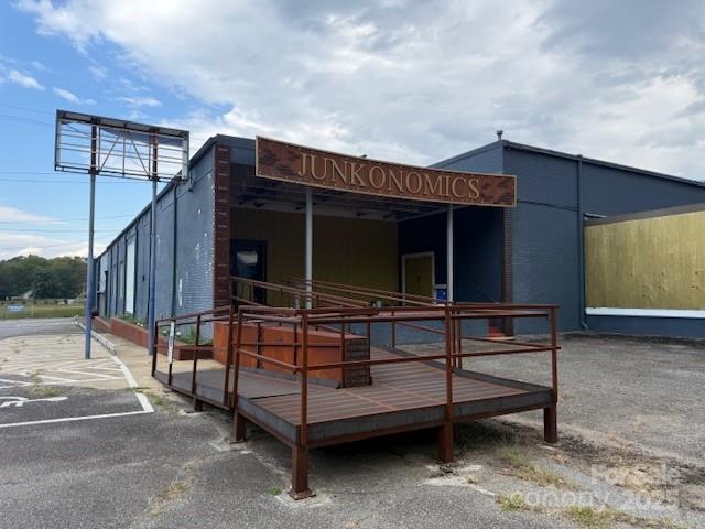 618 E Meeting Street