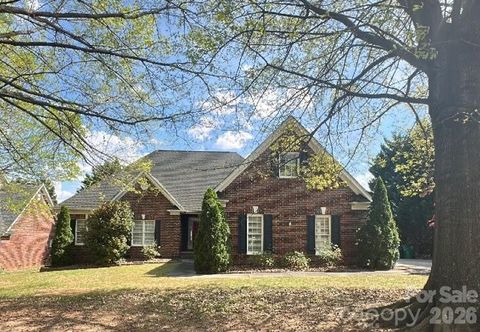 Photo of 172 Eaglecrest Drive, Matthews, NC 28104 (MLS # 4387167)