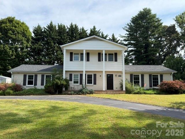 Photo 1 of 12 — 1376 Glenheath Drive, Hendersonville, NC 28791