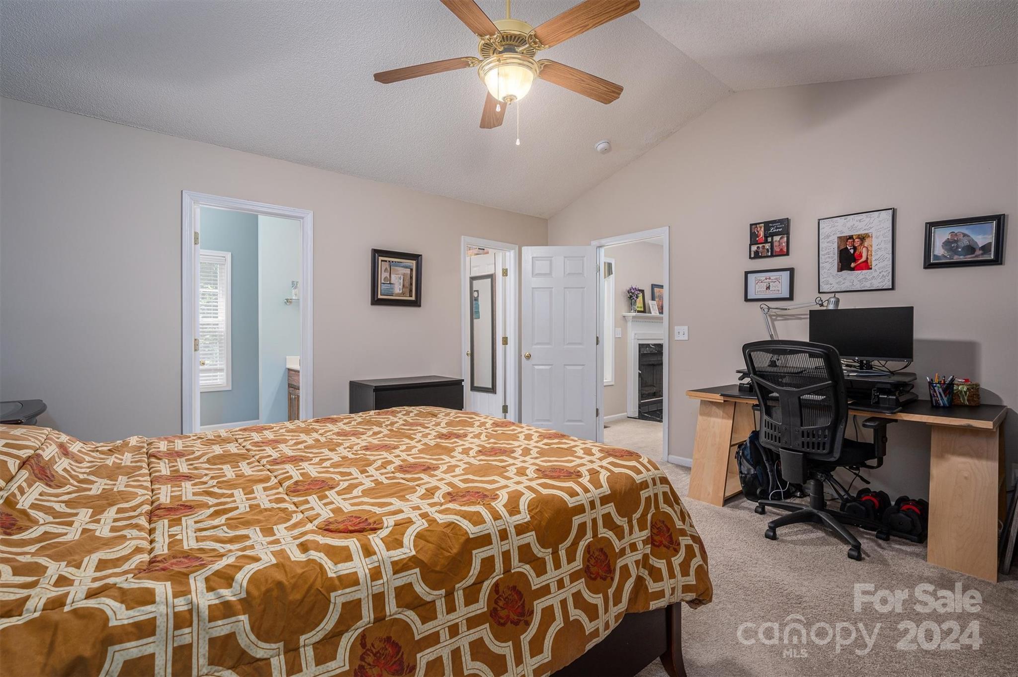 Mountain Manor - Residential