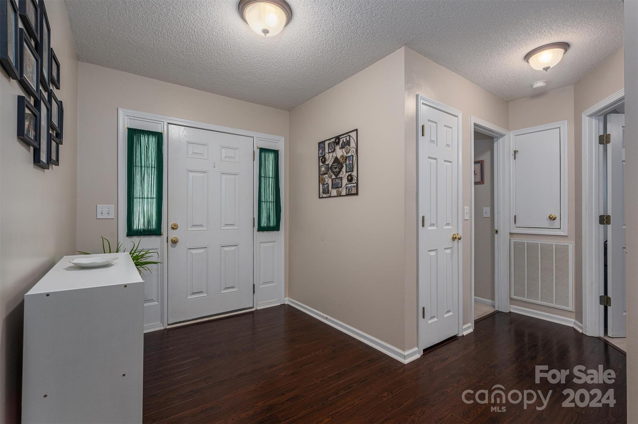 Mountain Manor - Residential