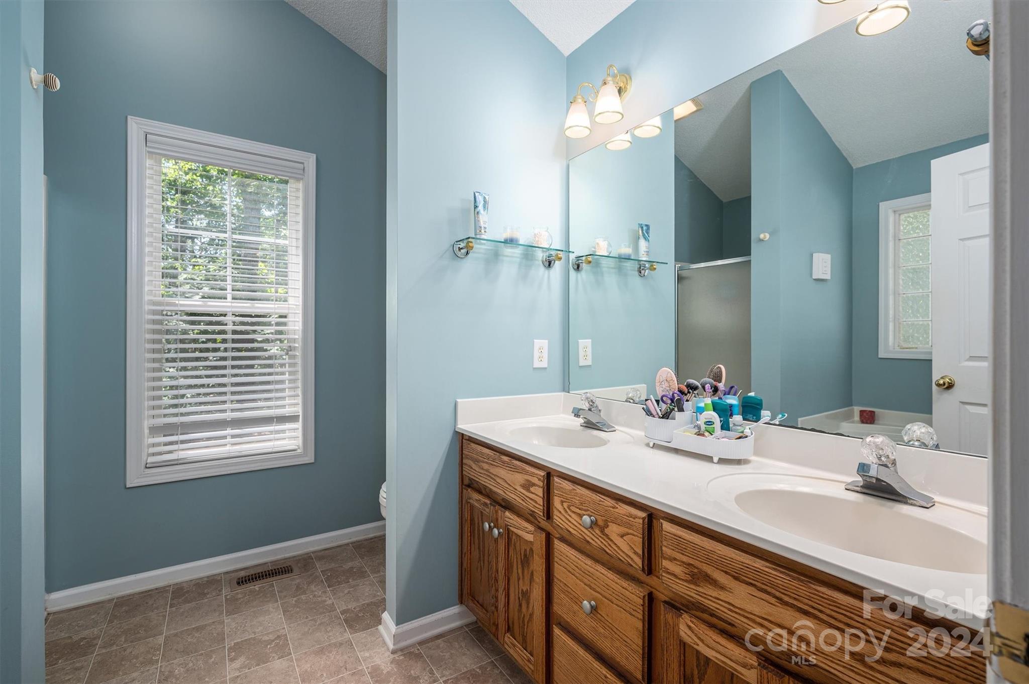 Mountain Manor - Residential