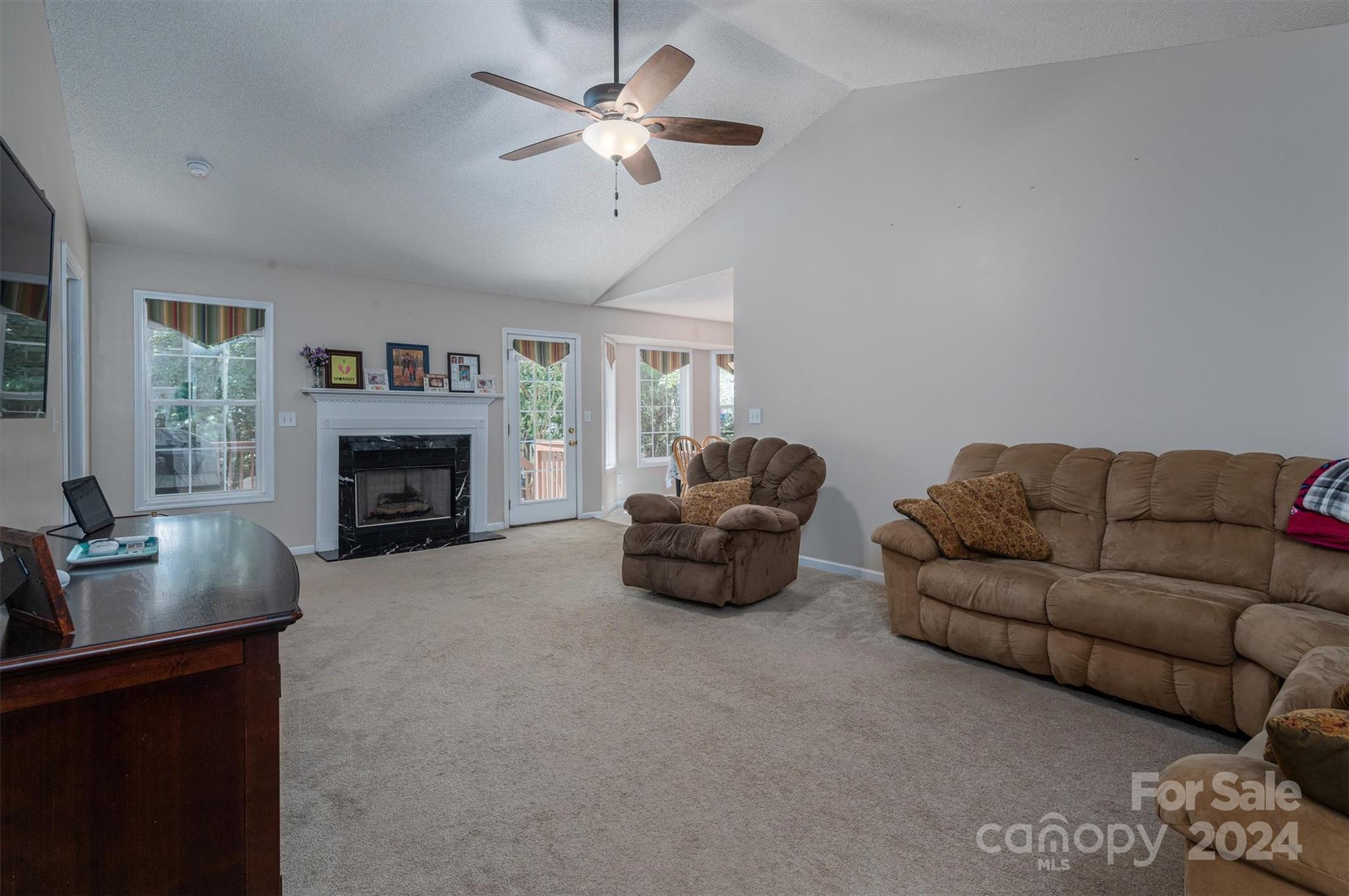 Mountain Manor - Residential