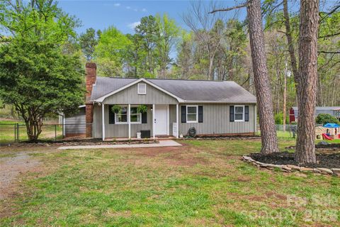 Photo of 6127 Dovetail Court, Charlotte, NC 28227 (MLS # 4363085)