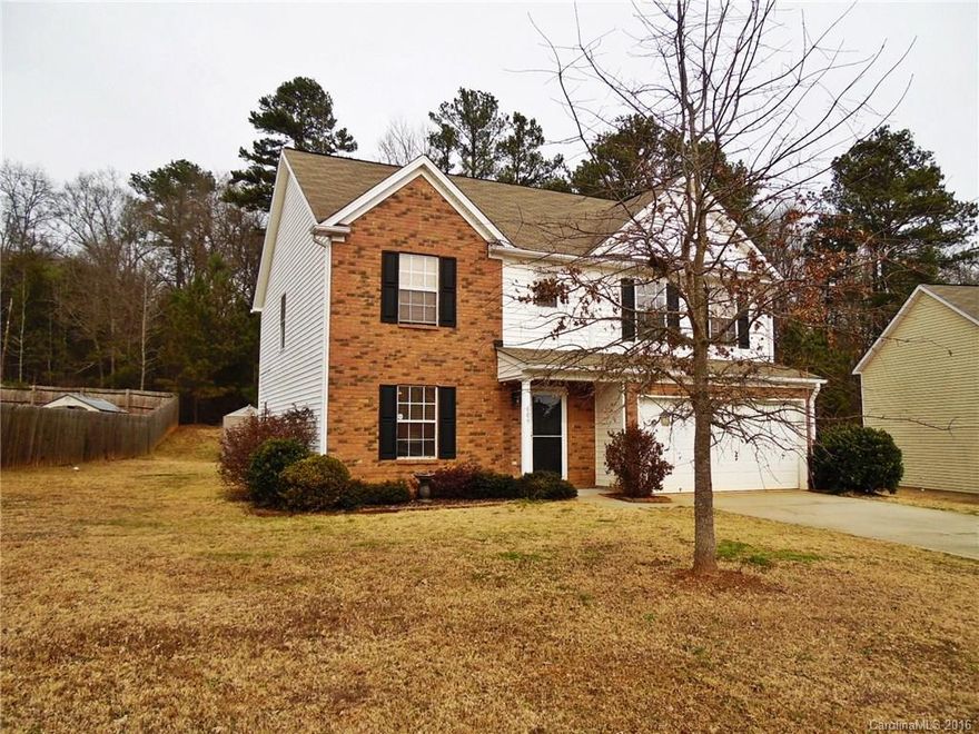 Inviting home with a comfortable floorplan in Village Green!  Formal living and formal dining, plus eat-in kitchen that opens up to the family room with cozy gas fireplace.  Huge master retreat with walk-in closet, plus master bath with separate tub/shower and his/hers vanities.  Screened-in patio allows you to enjoy all seasons, plus a separate brick paver patio that is perfect for grilling.  Easy access to I-77 and nearby schools.