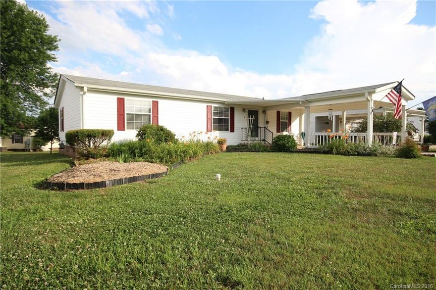 Nice home in Riverwind. Has a split floor plan, enclosed back porch, 2 skylights, ceiling fans and a carport. Kitchen and both bathrooms were just redone. Back porch is enclosed with custom window covering and separate air conditioning and heating. Also has a storage shed. 55 years old and up community