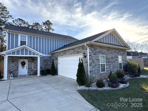 Photo of 5120 Lakeview Road, Charlotte, NC 28216 (MLS # 4329590)