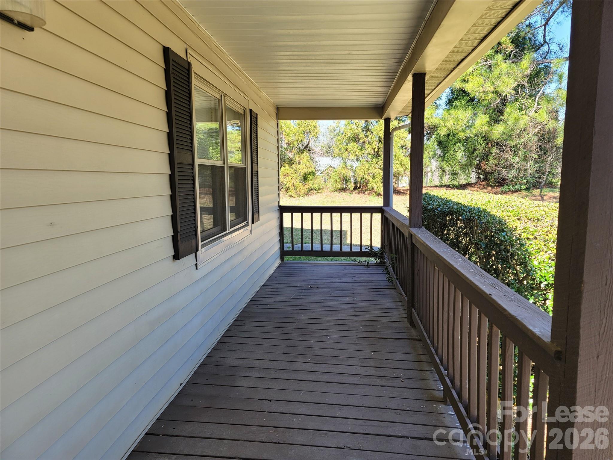 5323 Chestnut Lake Drive