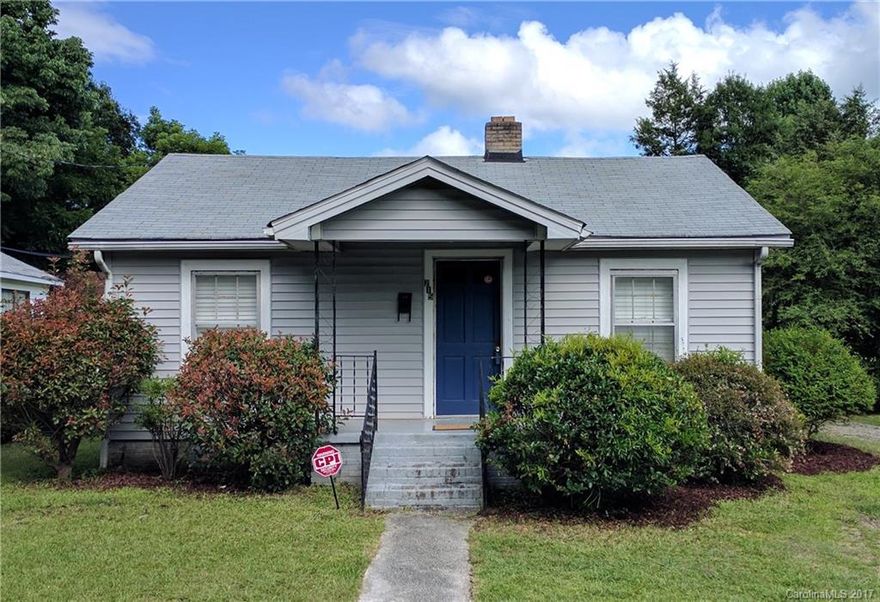 Modern Bungalow Located in the Up and Coming Downtown Rock Hill Area.  Newly Remodeled w/All New Plumbing, Laminate Wood Flooring & Complete Updated Full Bath w/Porcelain Tile Surround Tub/Shower Combo.  Home has Fresh Paint Through Out.   Eat In Kitchen w/New Stove & Refrigerator.  Covered Patio & Large Private Fenced Back Yard w/2 Storage Buildings.  Just a short walk to Downtown's Fountains, Dining & Farmers Market.